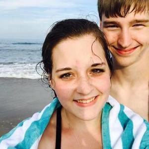 Meet your Posher, Max